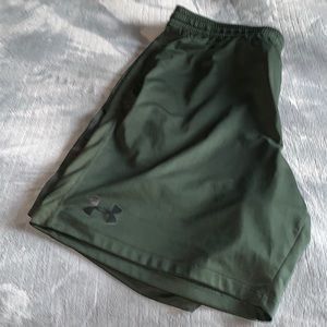 Under Armour | Me s Heat Gear Hunter Green Shorts
